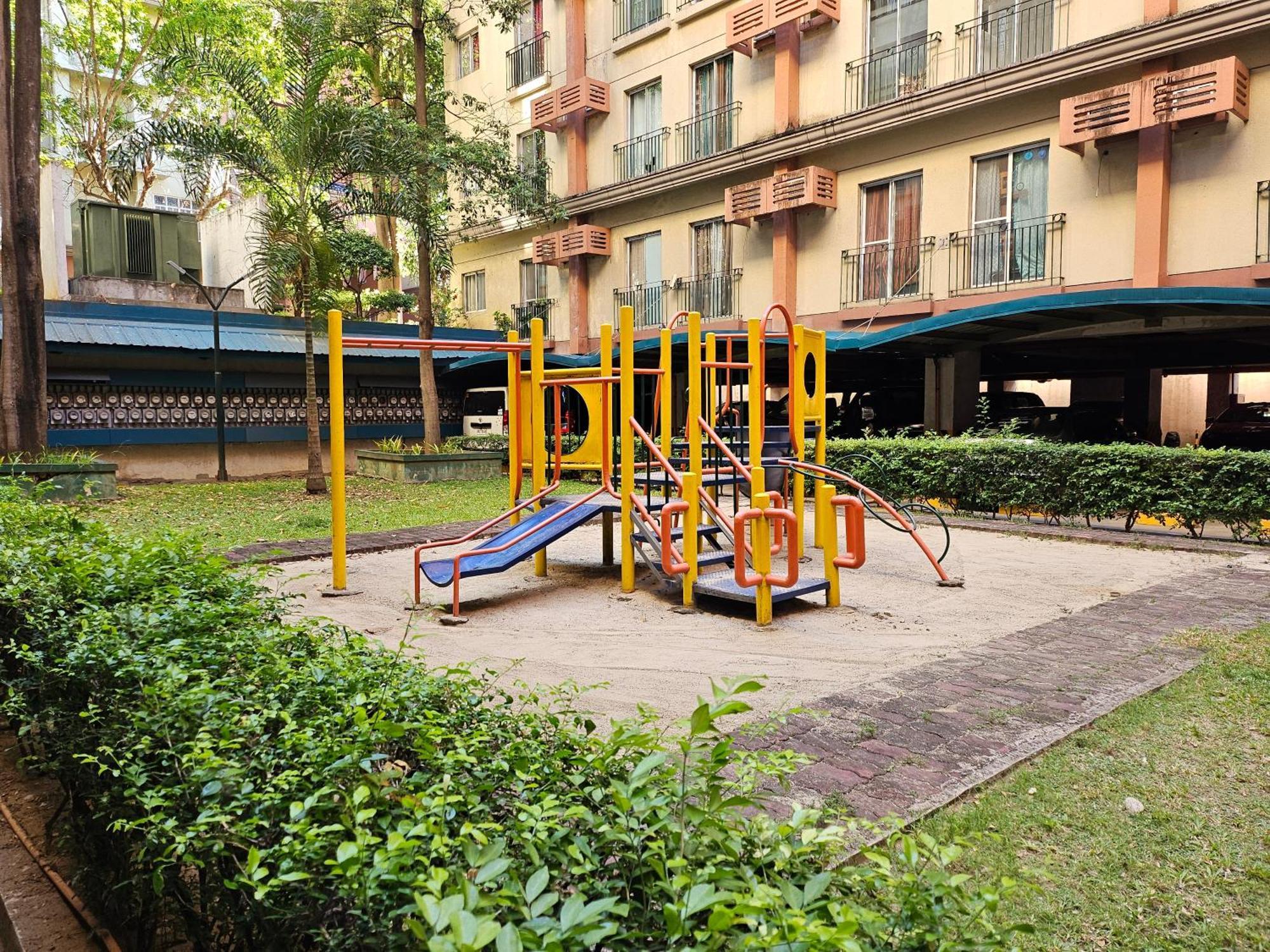 Cozy 2Br Staycation With Balcony Chateau Elysee For 4-6 Pax Paranaque City 외부 사진